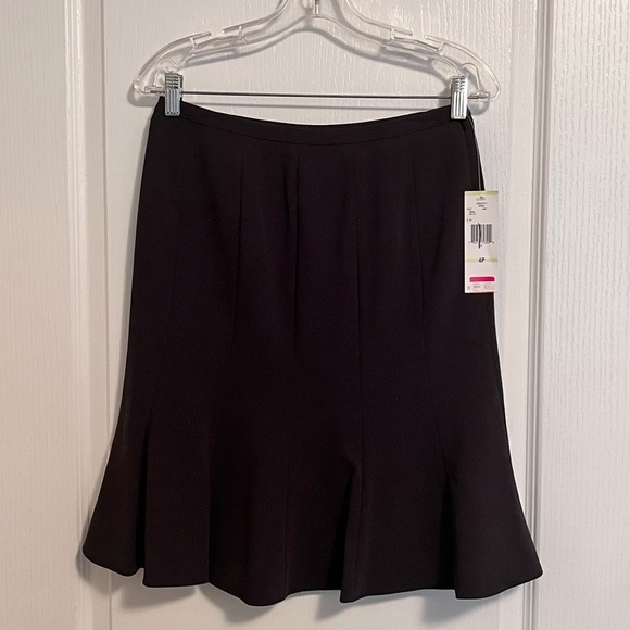 Jones New York Dresses & Skirts - NWT Jones New York skirt Sz 4p